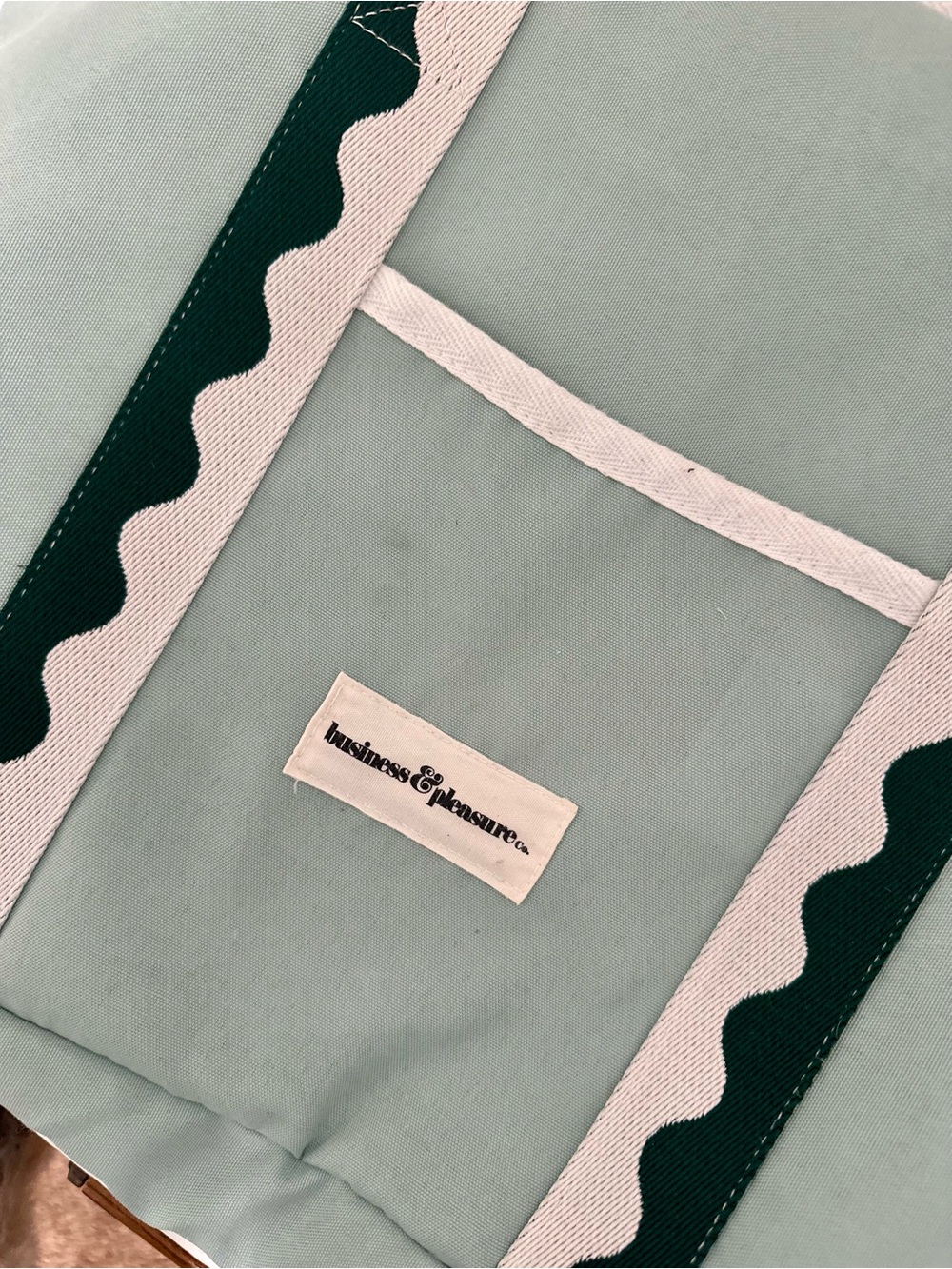 business&pleasure Mint Green Insulated Tote with Scallop Strap Detail - Picture 4 of 5
